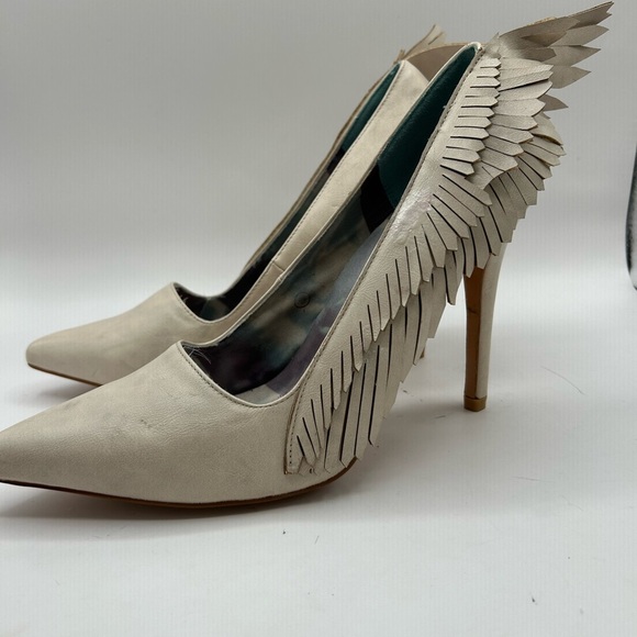 YRU Y.R.U. Angel Pure Angyl Wing Heavenly Heel Pumps Bone/Cream/White Vegan Sz 8 - Picture 8 of 12